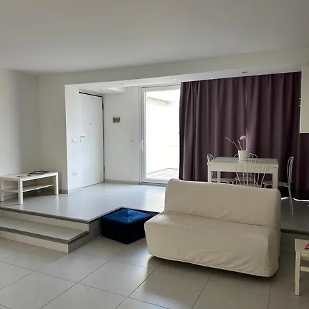 Petali Rosa- Dimora Orizzonte Vista Mare بيت ضيافة بولينيانو آ ماري